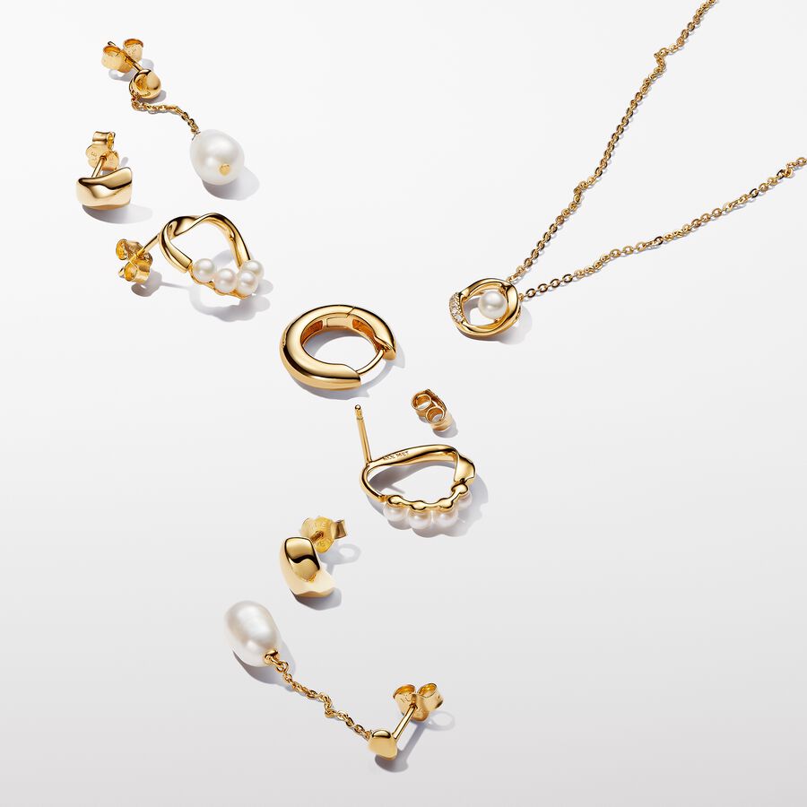 Organically Shaped Pavé Circle & Treated Freshwater Cultured Pearl Collier Necklace - Image 2